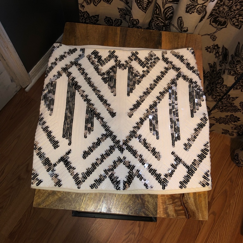 |DONATING SOON| NWT Express sequin skirt. Size XS